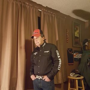 Meet your Posher, Mona